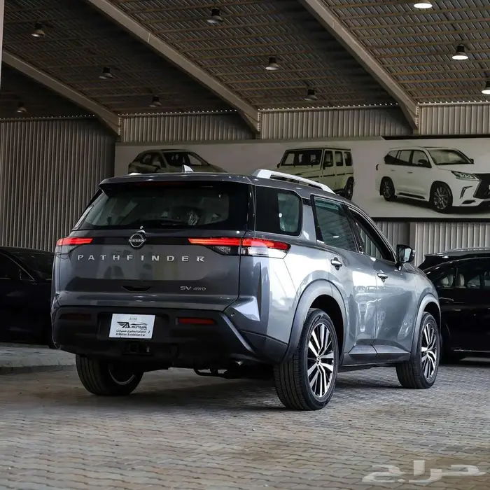 نيسان باثفايندر 2023 فئة SV 15