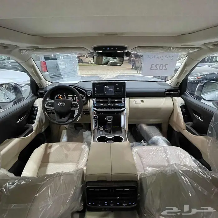 تويوتا لاندكروزر VXR ديزل 2023 فضي 335000 4