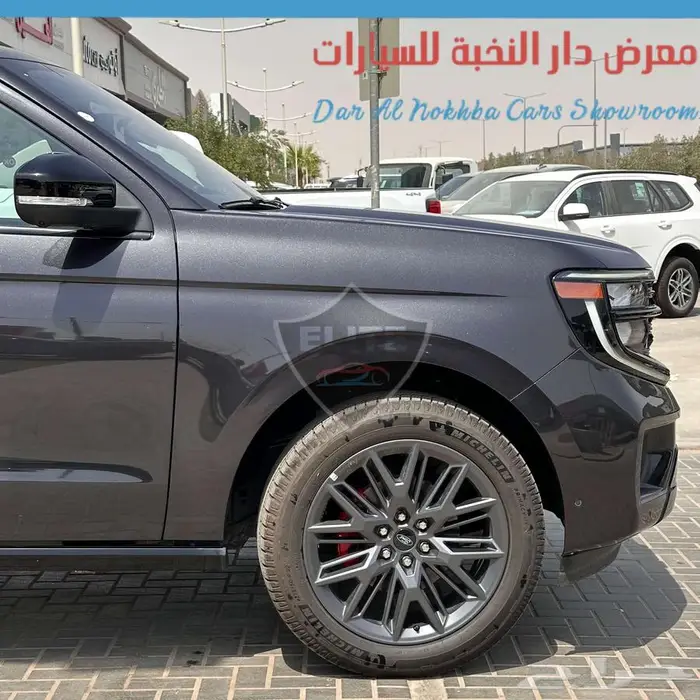 فورد اكسبيدشن بلاتينيوم موديل 2025 مع باقة الهدايا 5