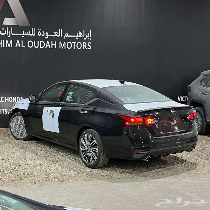 نيسان ألتيما SV موديل 2025   اللون الأسود 5