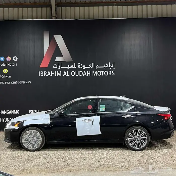 نيسان ألتيما SV موديل 2025   اللون الأسود 3