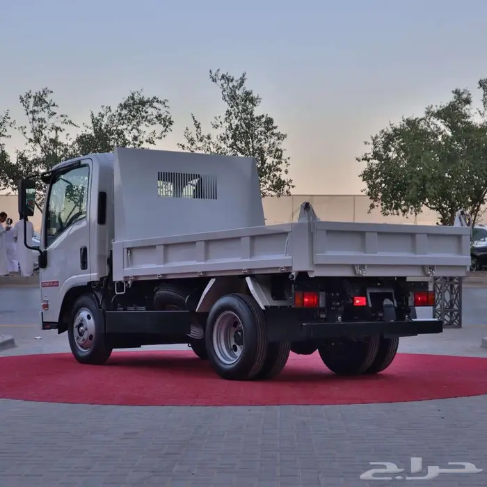 ايسوزو قلاب 2025 3 طن ياباني بسعر منافس 13