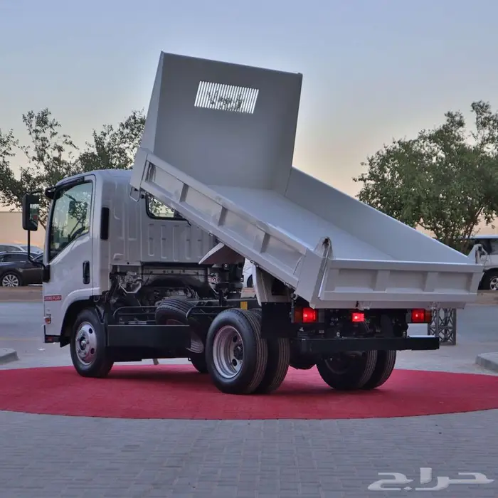 ايسوزو قلاب 2025 3 طن ياباني بسعر منافس 10