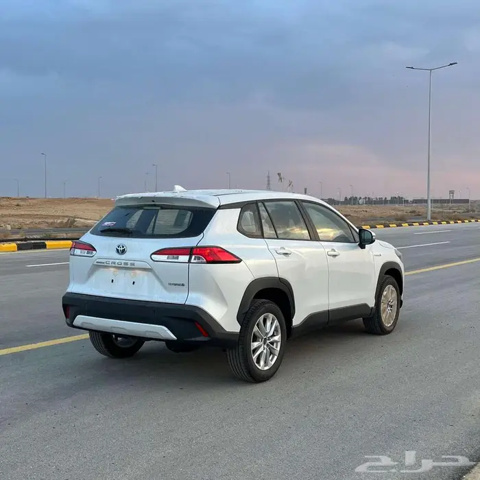 تويوتا كورولا كروس LE هايبرد 2025 - عرض بنك الإنماء 3