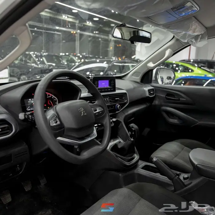 بيجو لاندتريك جير عادي بنزين بدون دبل 2023 6