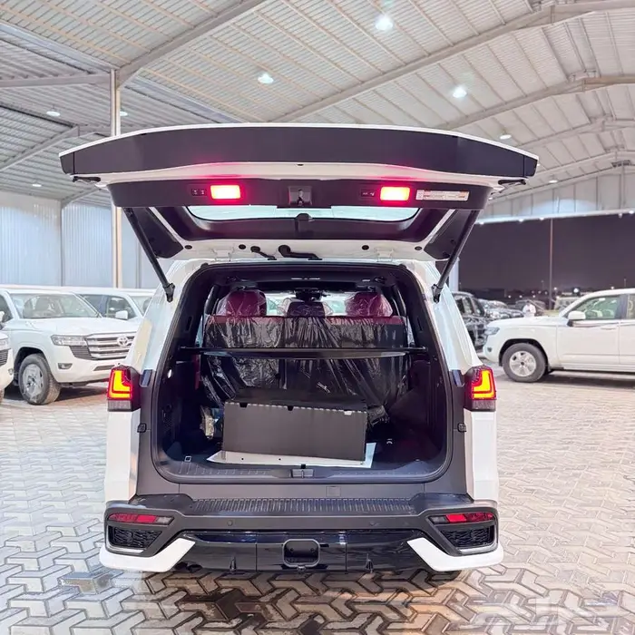 لكزس اف سبورت بريمي 2025 18