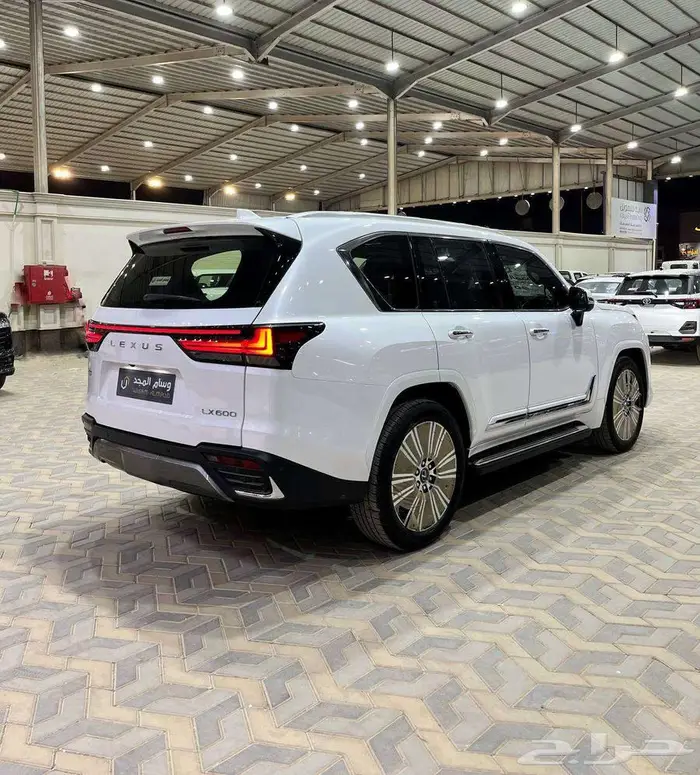 عرض خاص لكزس LX600 BB بنزين موديل 2025 سعودي بطاقه جمركيه 4