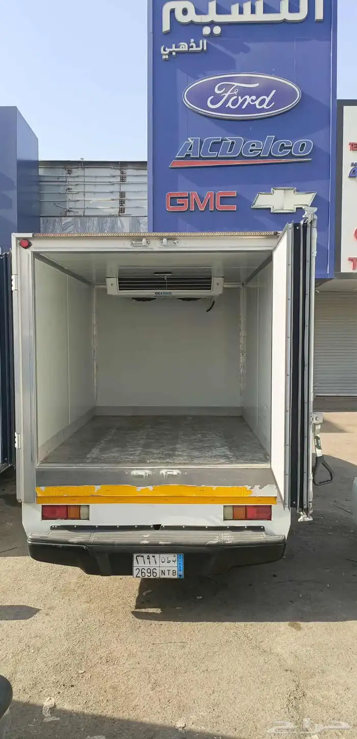 سياره ايسوزو للايجار 2