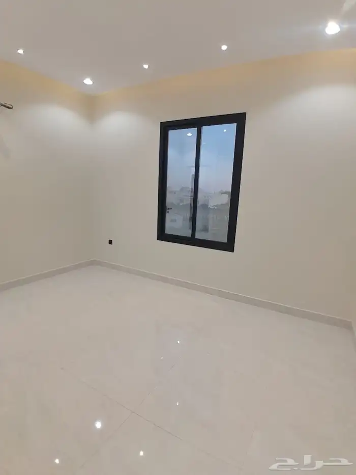 للبيع شقه دور ثاني مع سطح مستقل المصعد شغال بالمحاله أبها 5