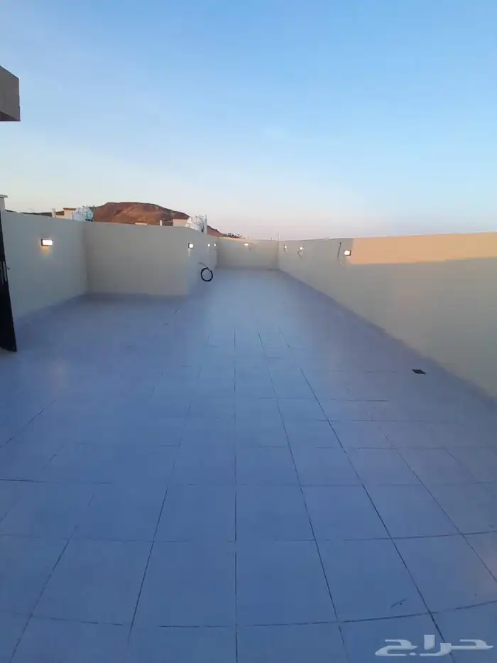 للبيع شقه دور ثاني مع سطح مستقل المصعد شغال بالمحاله أبها 16