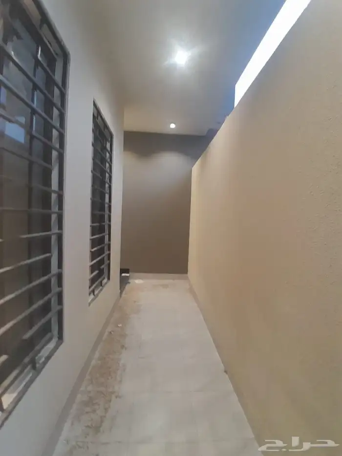 للبيع دور ارضي بمدخل مستقل من 6غرف بحي الحسام ب570الف 1