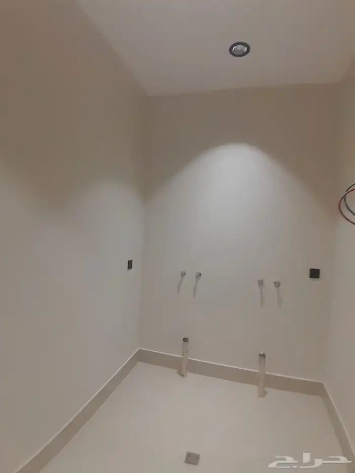 للبيع دور ارضي بمدخل مستقل من 6غرف بحي الحسام ب570الف 9