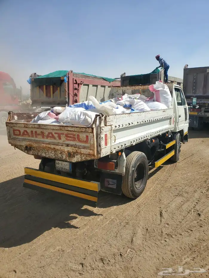 دينه لليجار يومي او شهري ترحيل المخلفات ويوجد لدينا رمال سمن 2