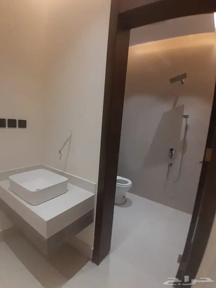 للبيع دور ارضي بمدخل مستقل من 6غرف بحي الحسام ب570الف 10