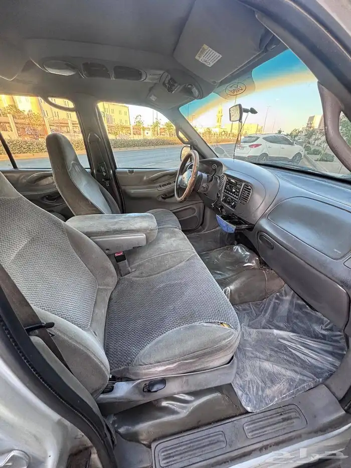 فورد اكسبديشن موديل 2001 8