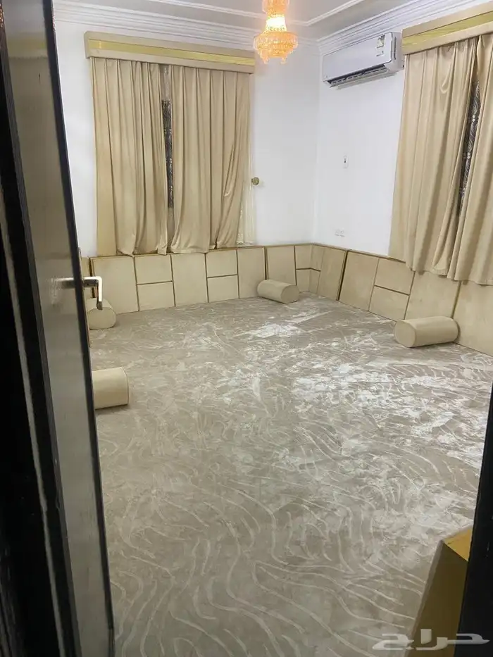 للبيع دور مستقل 650 الف خلف خميس افينيو طريق المدينه العسكري 7