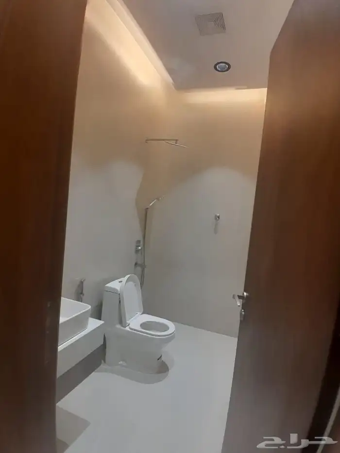 للبيع دور ارضي بمدخل مستقل من 6غرف بحي الحسام ب570الف 14