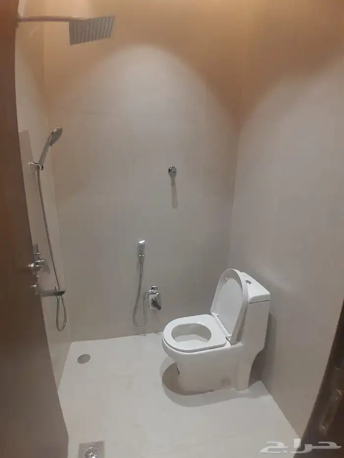 للبيع دور ارضي بمدخل مستقل من 6غرف بحي الحسام ب570الف 7