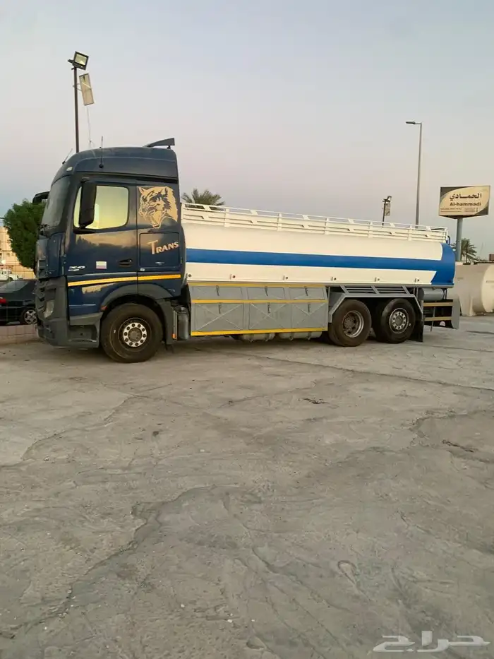 شاحنه مرسيدس للبيع 0