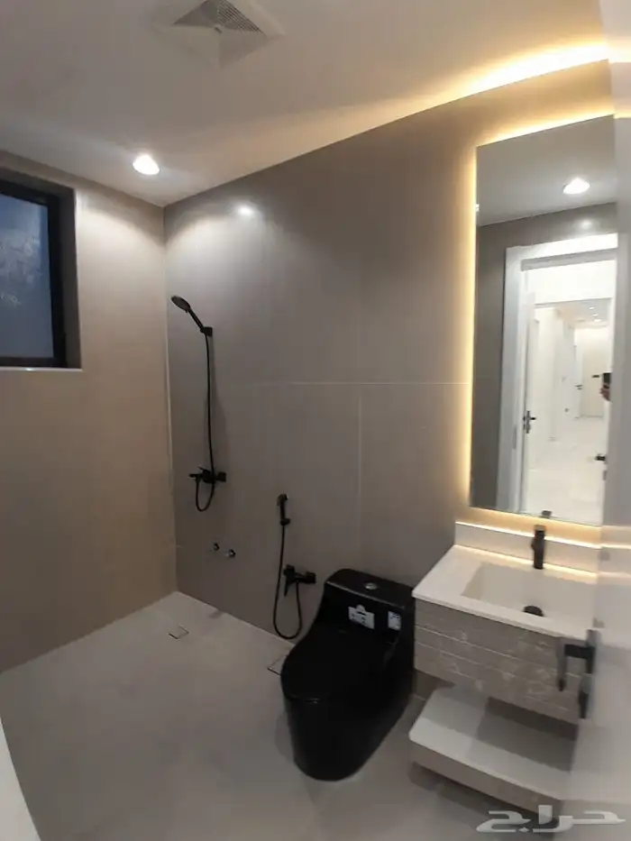 للبيع شقه دور ثاني مع سطح مستقل المصعد شغال بالمحاله أبها 11