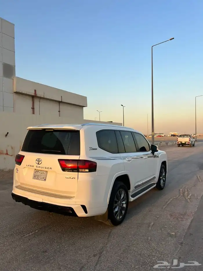 لاندكروزر GXR L4 2022 4