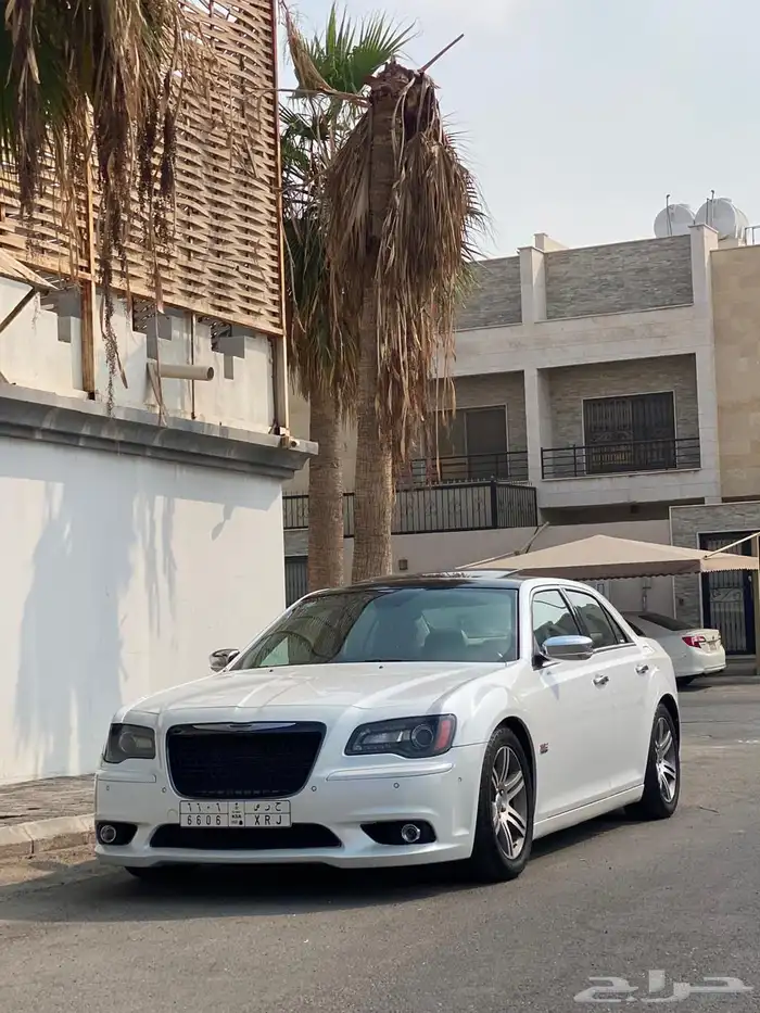 للبيع كرايزرلر 2014 4