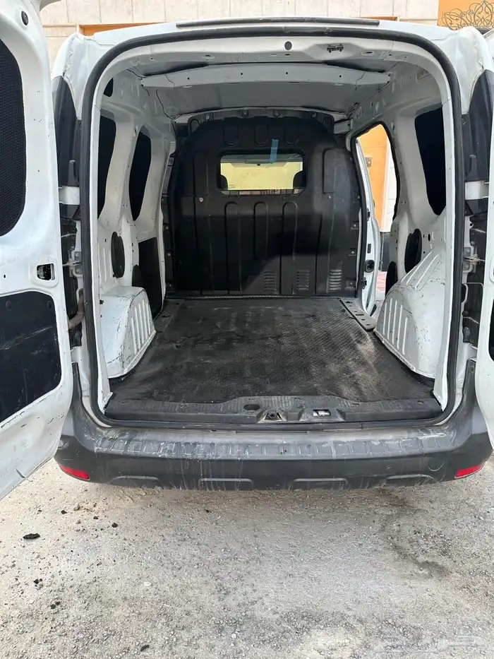 رينو دوكر فان للايجار 8