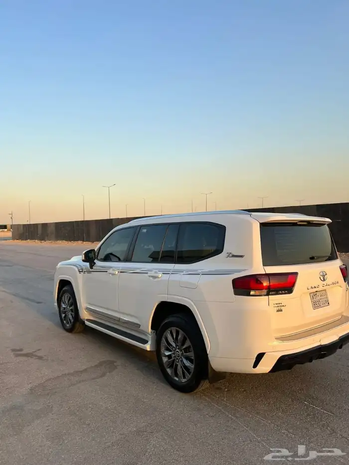 لاندكروزر GXR L4 2022 2