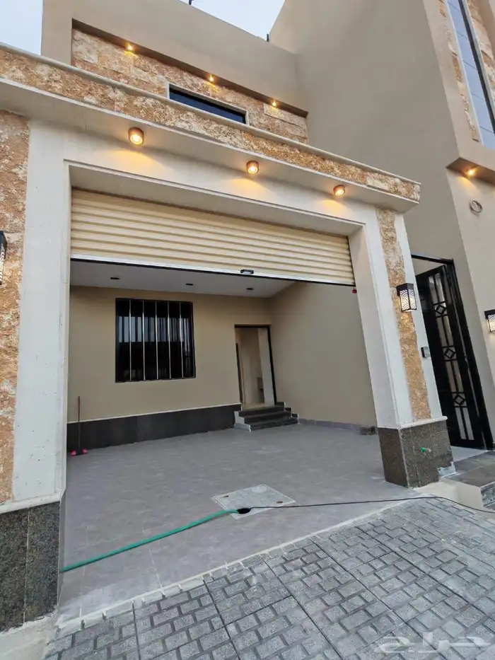 للبيع شقق ارضي و ارواف علوي مع ملحق على طريق ابها الخميس 2