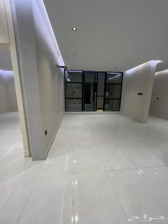 فيلا فاخرة للبيع في ولي العهد 4 8