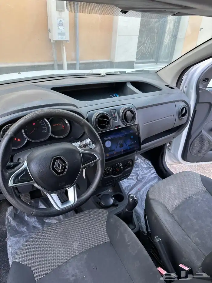 رينو دوكر فان للايجار 3