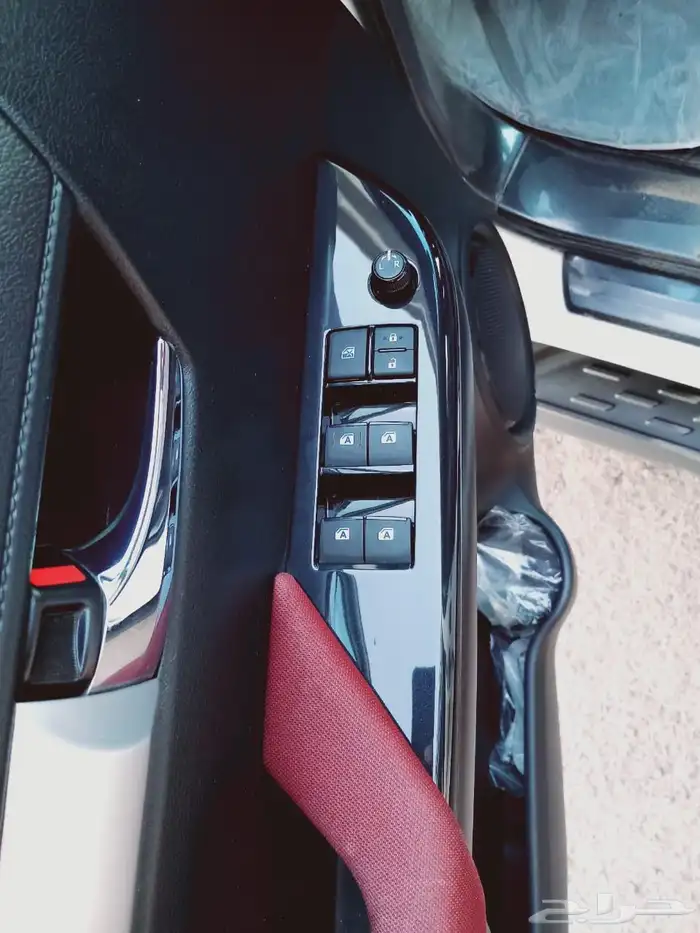 تويوتا هايلوكس دبل 2023 ديزل 18