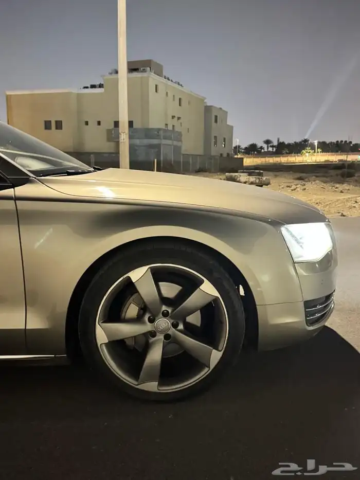 اودي A8 2