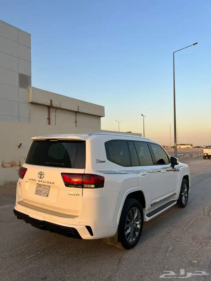 لاندكروزر GXR L4 2022 3