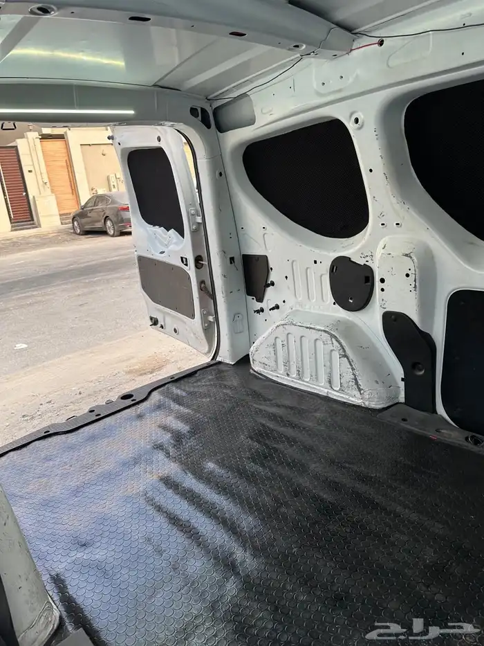 رينو دوكر فان للايجار 5