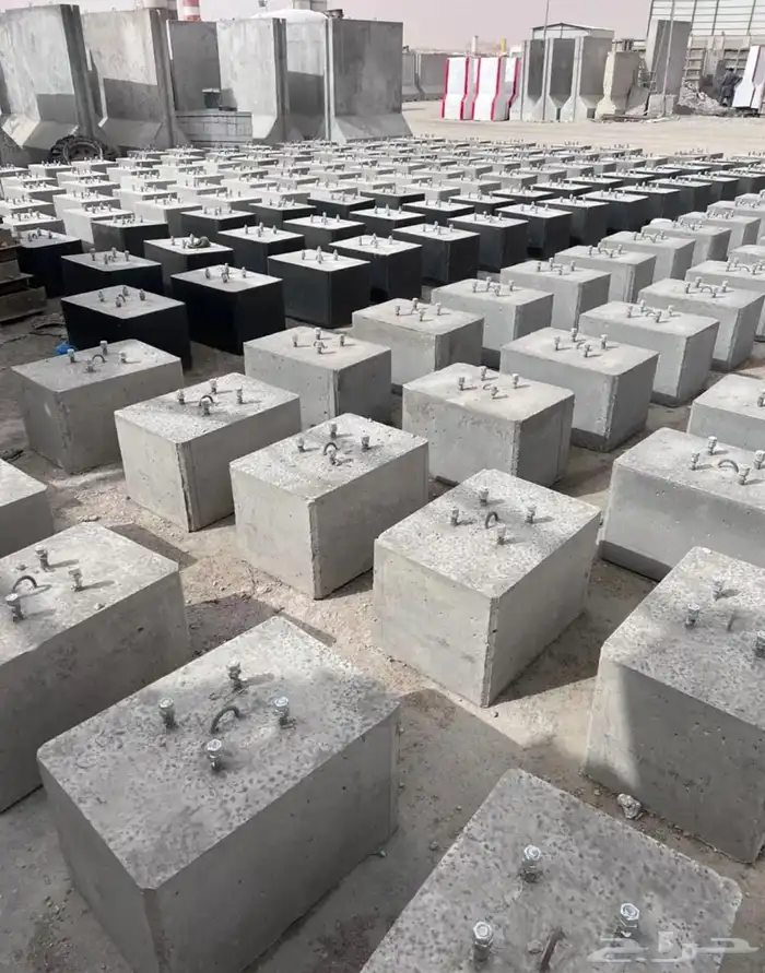 حواجز خرسانية نيوجرسي قواعد أعمدة انارة 30