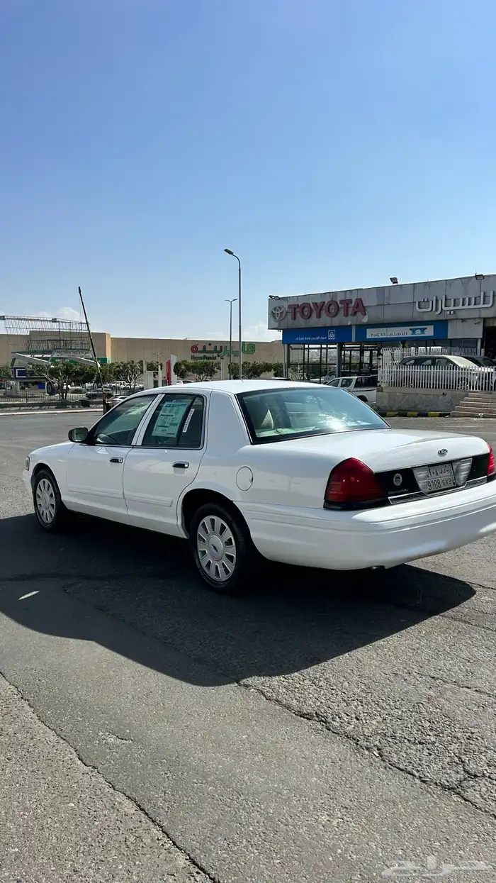 فورد كراون فكتوريا 2012 5