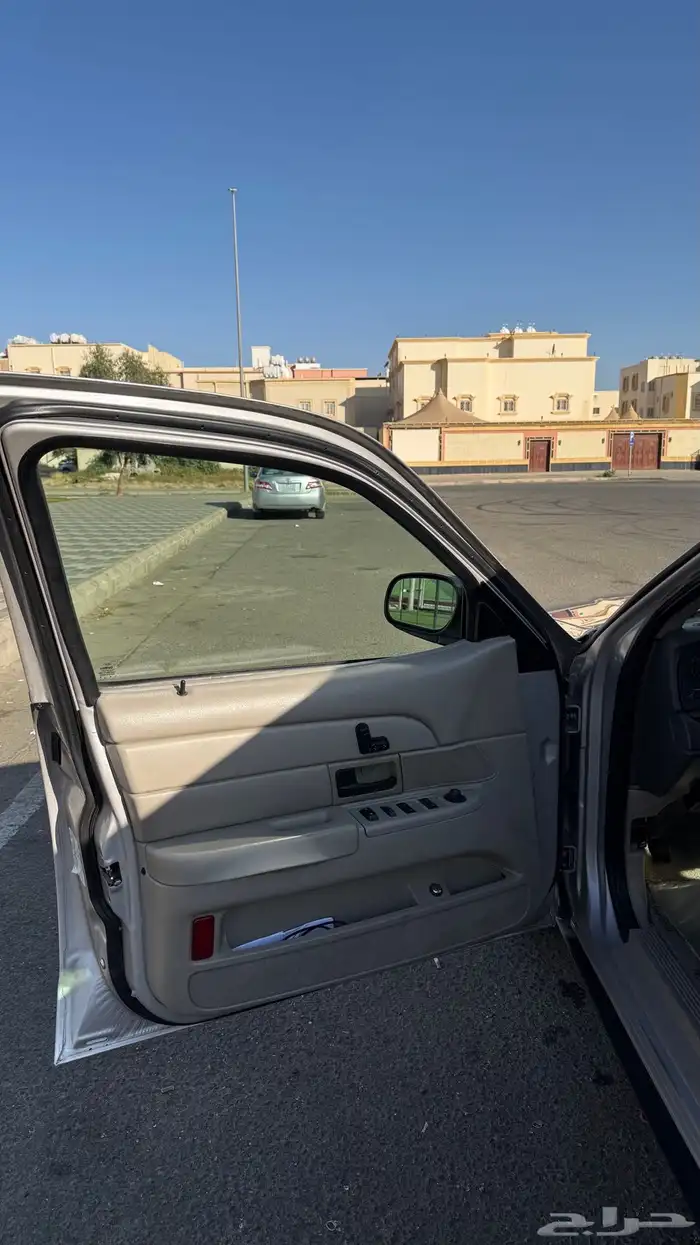 فورد فكتوريا 2011 10