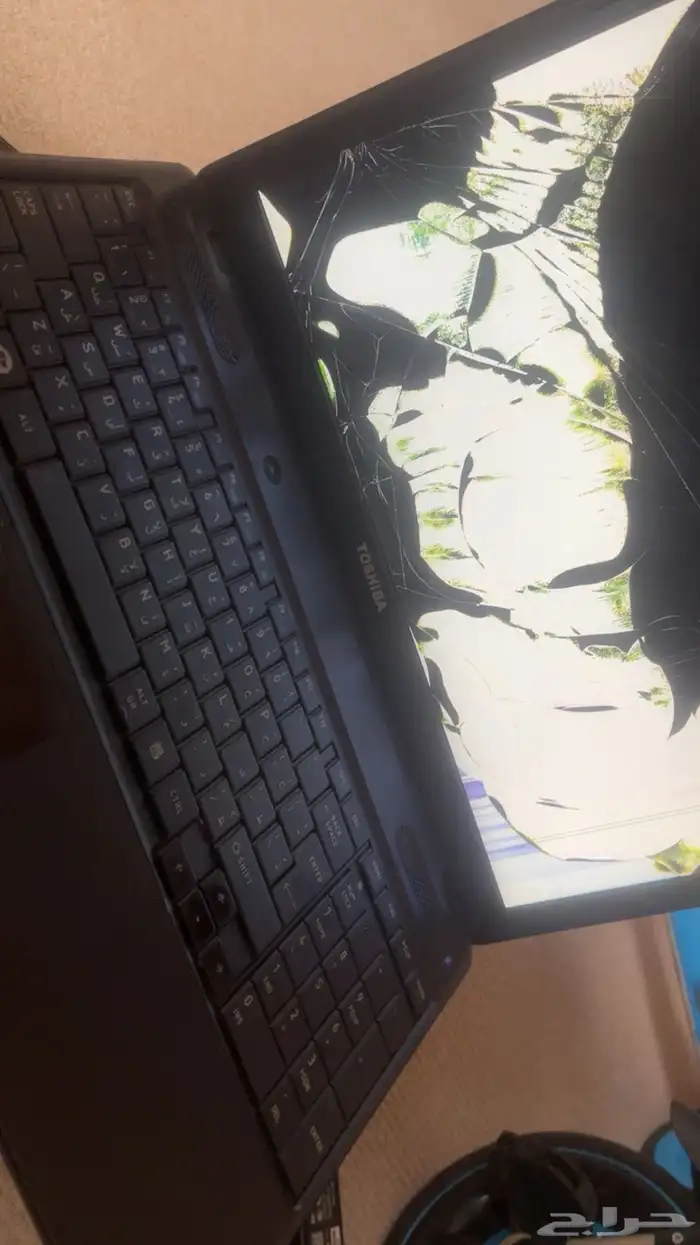 لابتوب توشيبا الشاشه مكسوره تقدر تشبكها لشاشه تصير بي سي 0