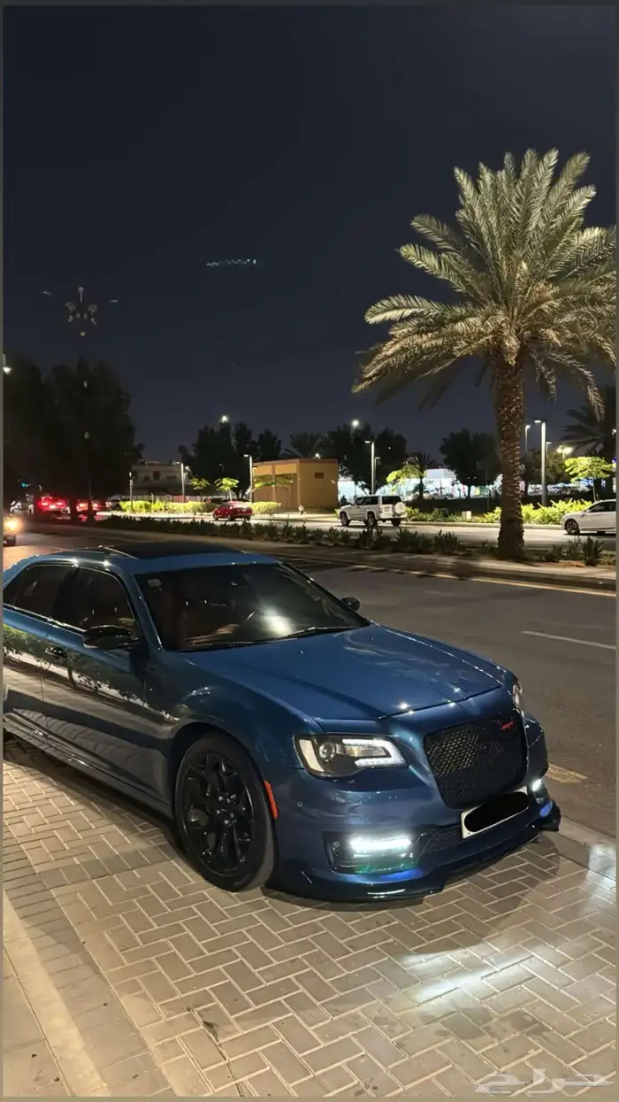 كرايزلر 2021 اكزيكتيف V8 4