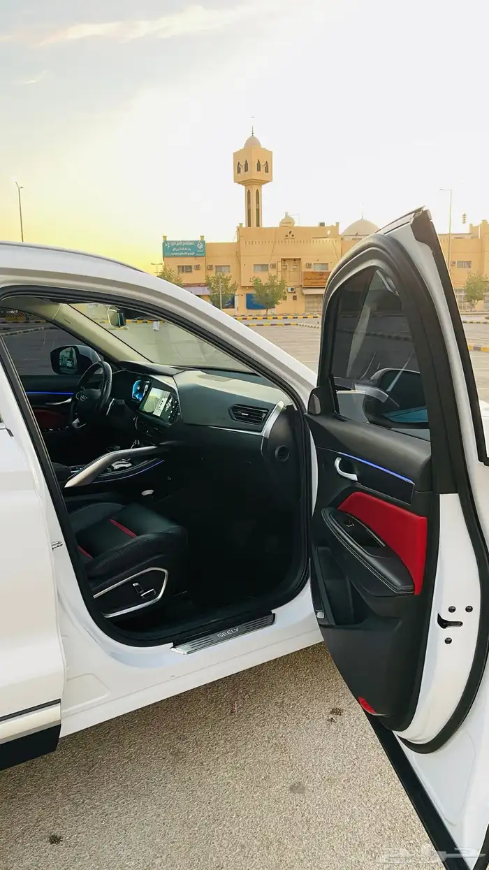 جيلي توجيلا 2022 فل كامل اعلى فئة دفع رباعي قيادة ذاتيه 11