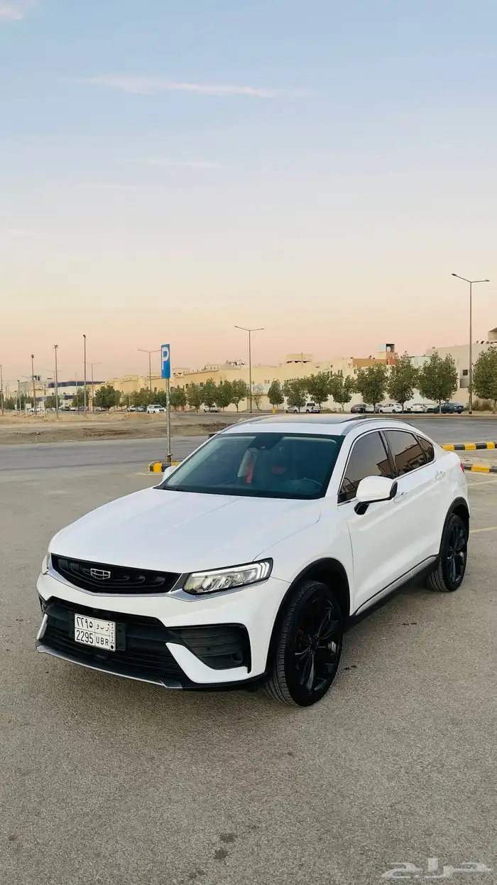 جيلي توجيلا 2022 فل كامل اعلى فئة دفع رباعي قيادة ذاتيه 8