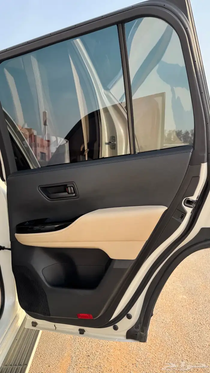 لاندكروزر 2022 نص فل 8