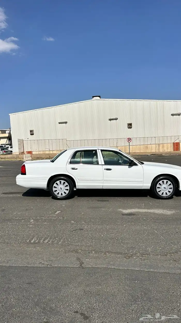 فورد كراون فكتوريا 2012 10