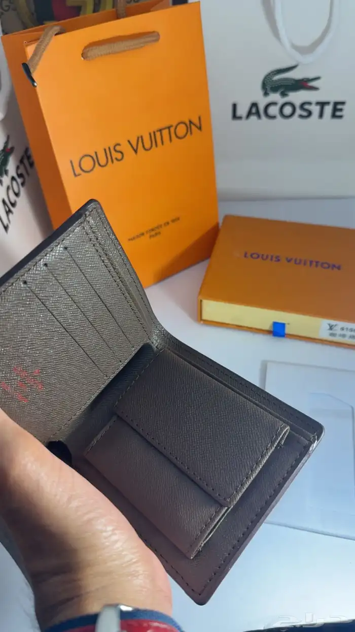 محافظ لويس فاتون 9