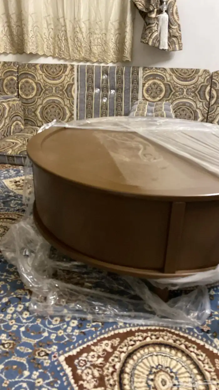 طاوله خشبيه دائريه 0