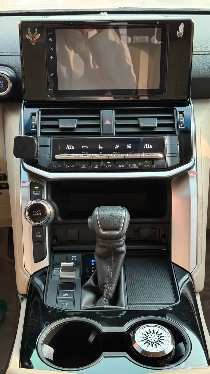 لاندكروزر 2022 نص فل 14