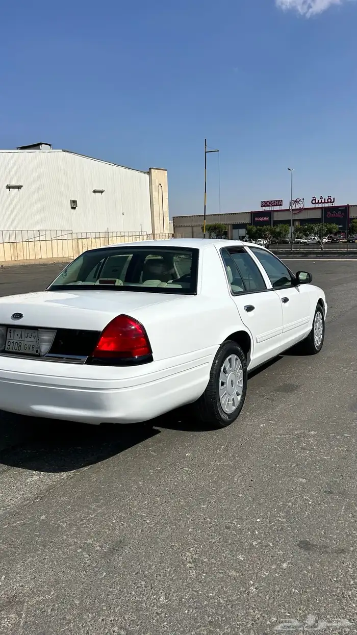 فورد كراون فكتوريا 2012 7