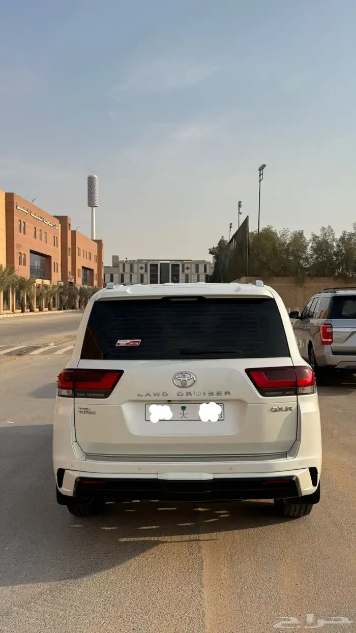 لاندكروزر 2022 نص فل 1