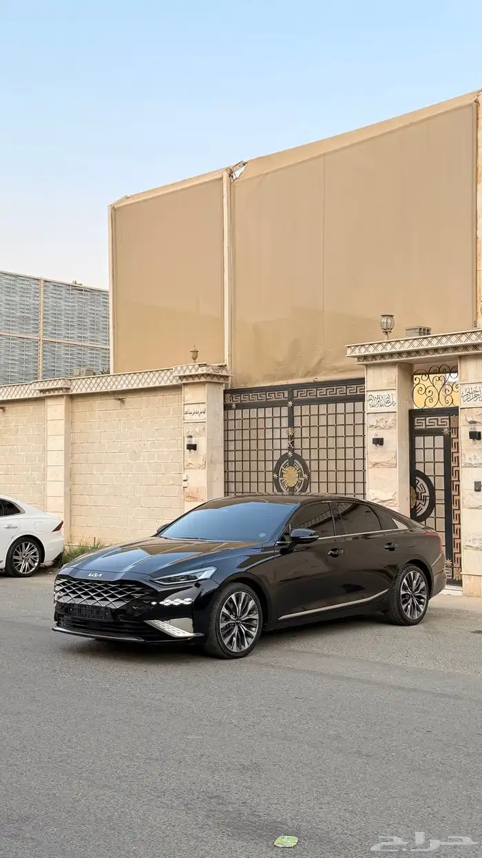 كيا K8 2022 ( بنزين ) فل كامل بنوراما بحالة الوكالة 4